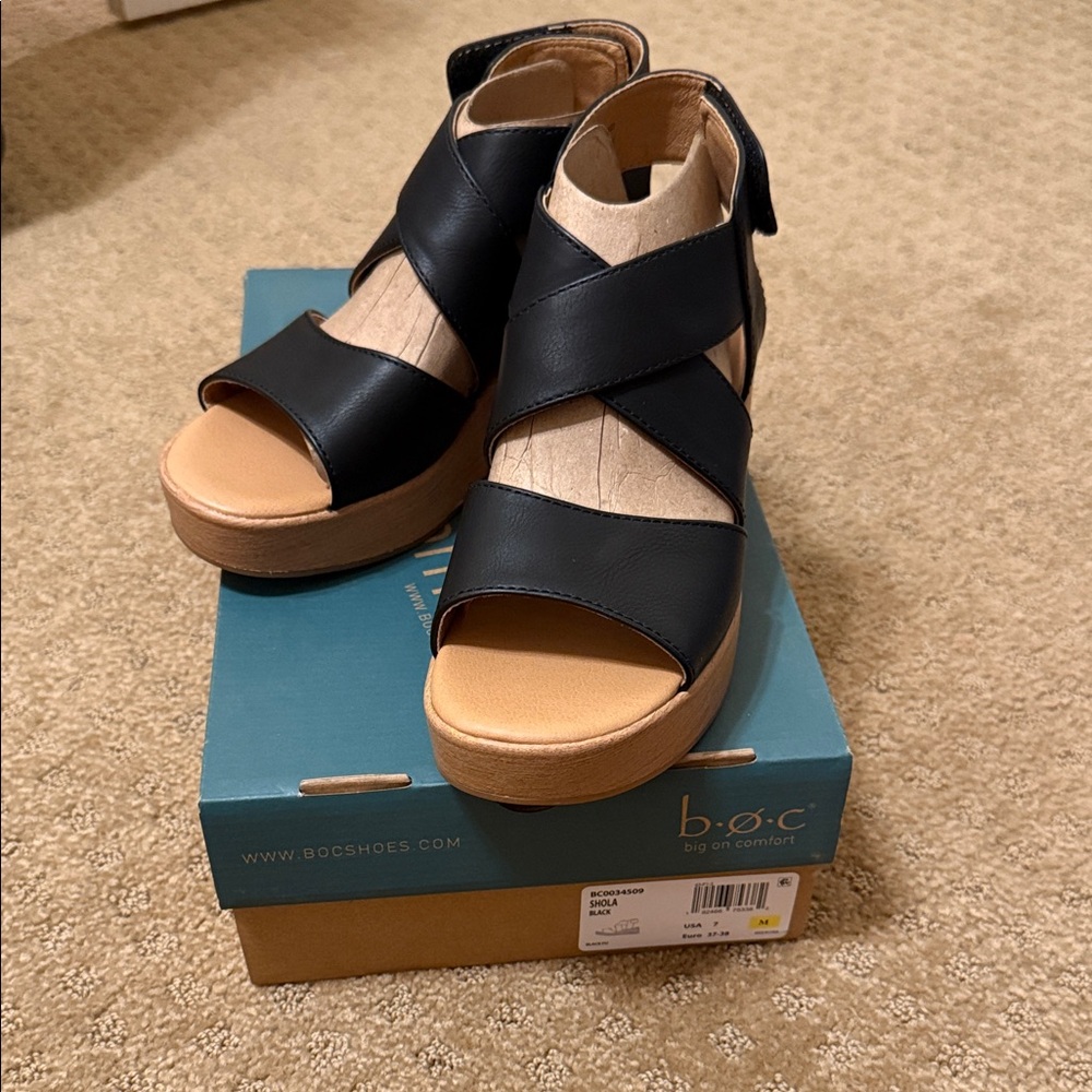 b.o.c. Women's Black and Tan Sandals NWT women’s 7